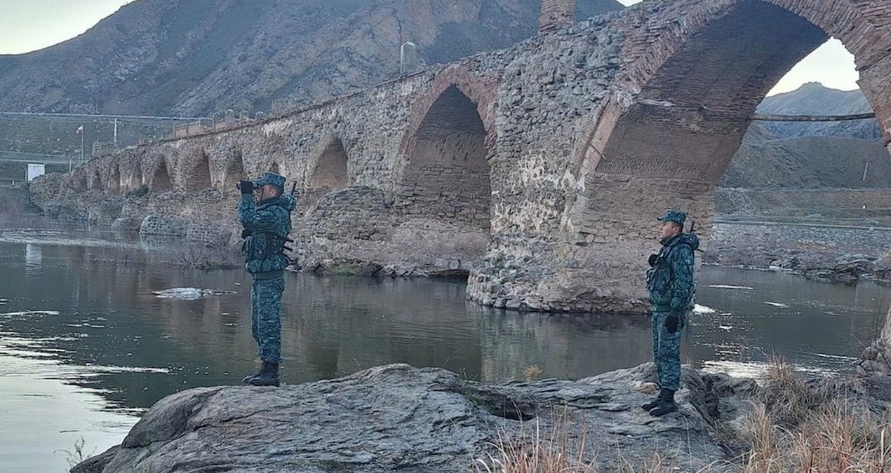 Kafkasya'da savaş tamtamları: Azerbaycan Ordusu İran sınırına dayandı!