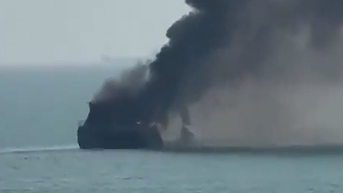 ABD, İran savaş gemisini Sri Lanka açıklarında batırdı, 140'a yakın denizci kayıp