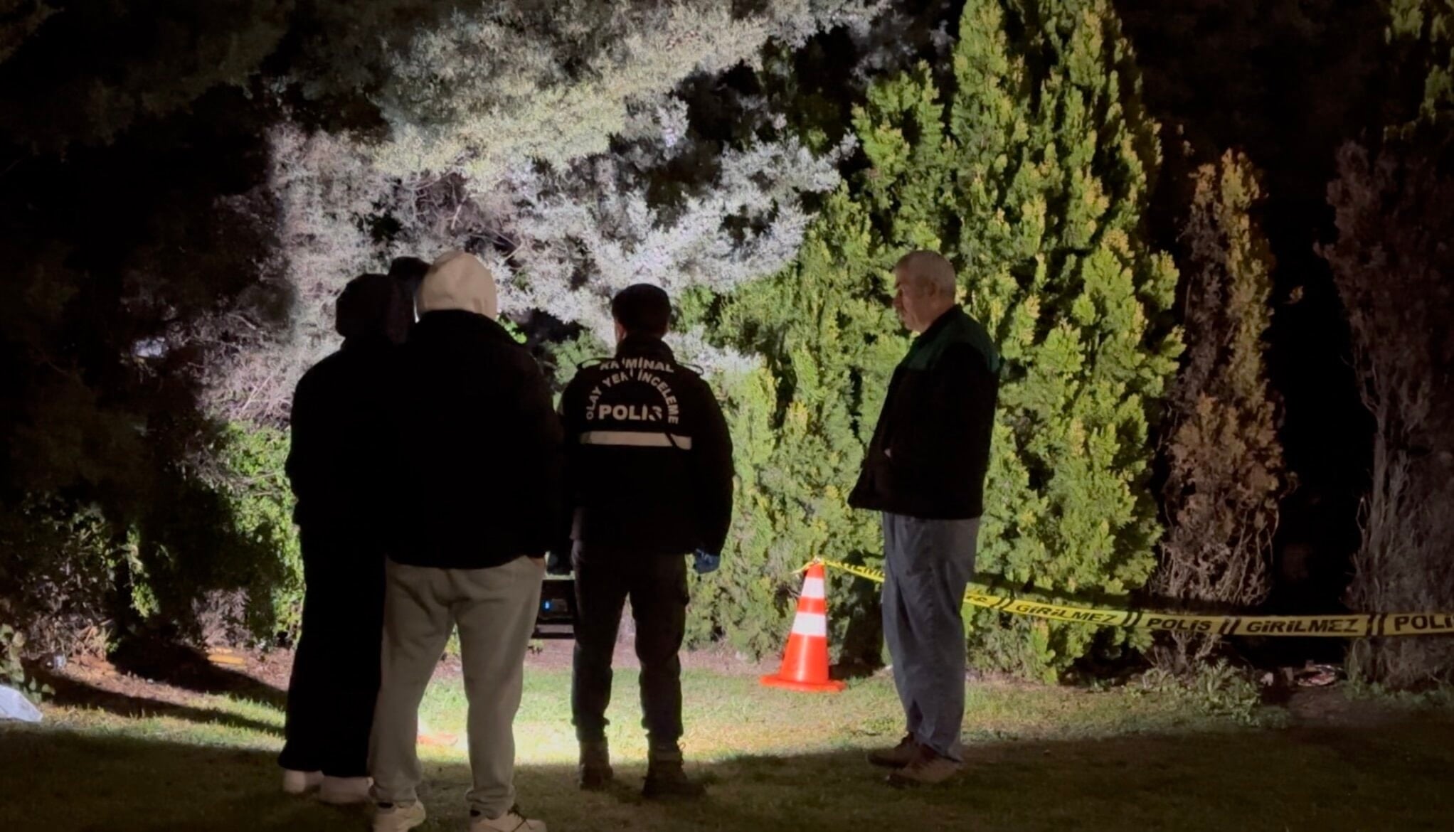 Ümraniye'de parkta erkek cesedi bulundu