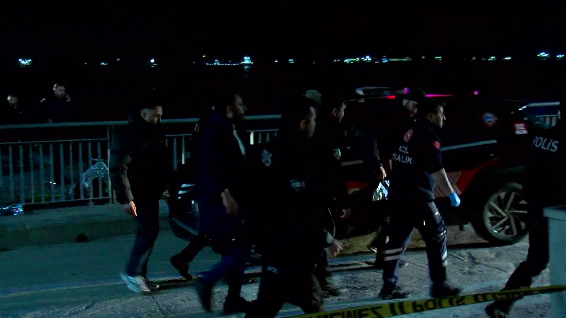 Sahilde korkunç olay! Önce anne, sonra kızı ölüme atladı