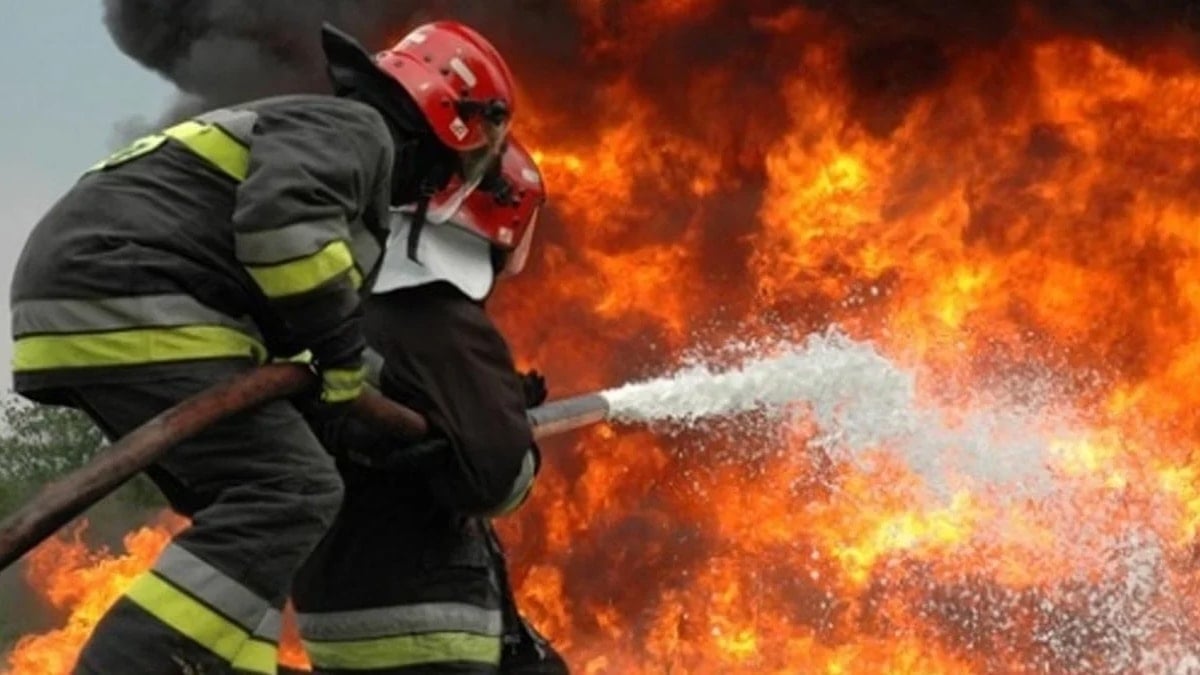 Yangın 700 aracı küle çevirdi