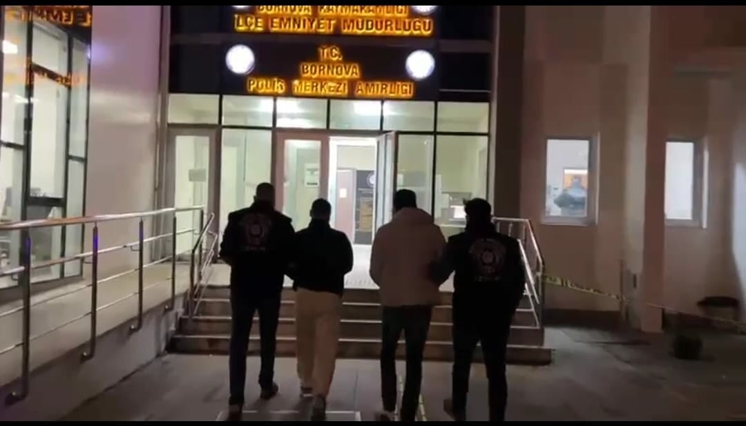 61 yıl hapisle aranıyordu, sahte polis kılığında soygun yaparken yakalandı