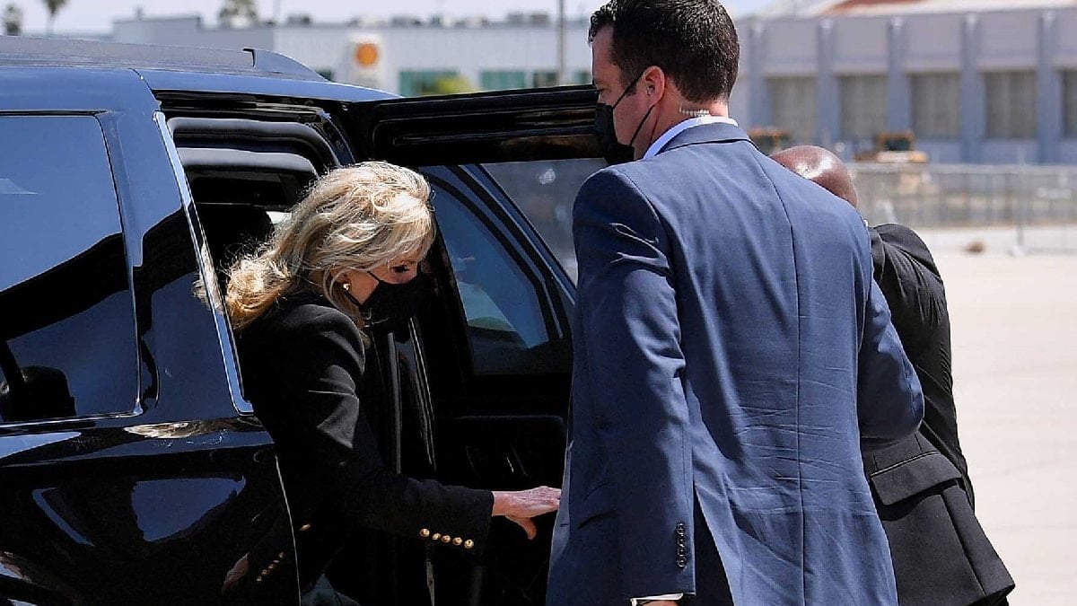 Biden'ın eşinin koruma ekibindeki gizli ajan kazara kendini vurdu