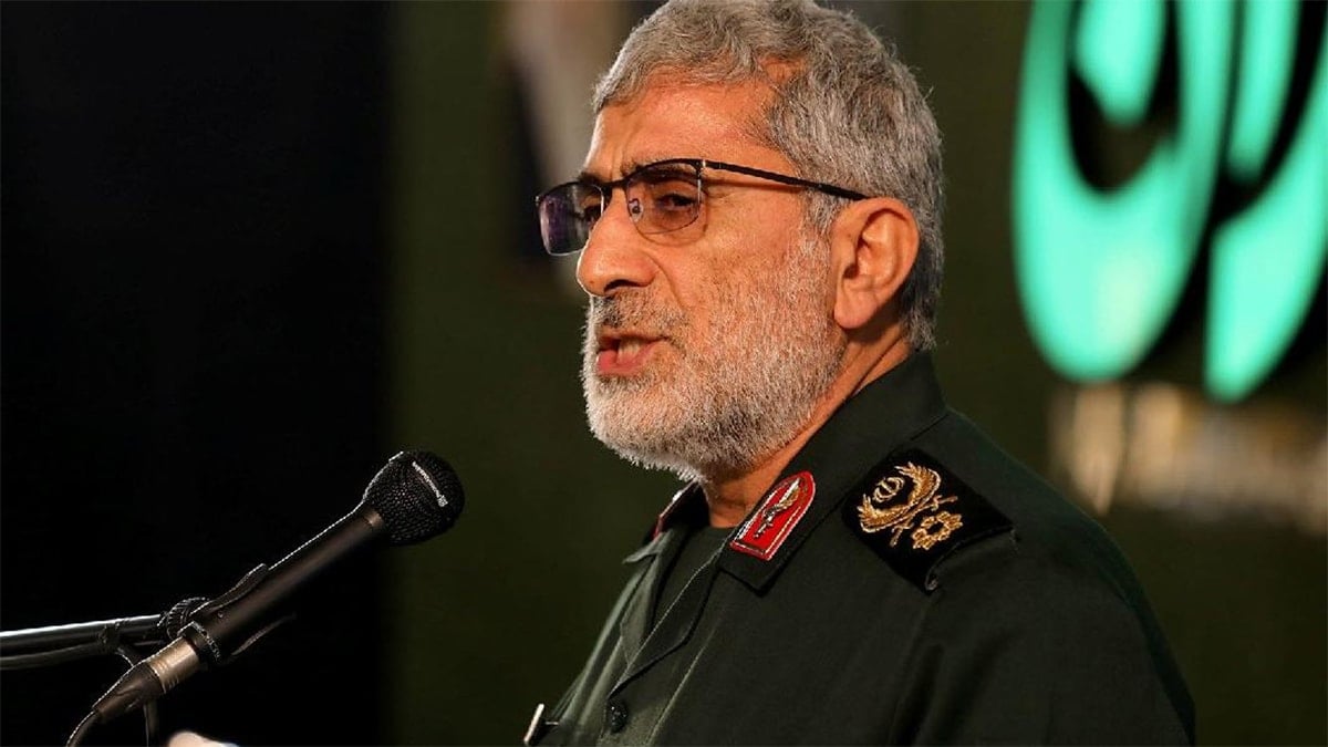 Bütün saldırılardan sağ çıkıyor! İran’ı satan adam bu mu?