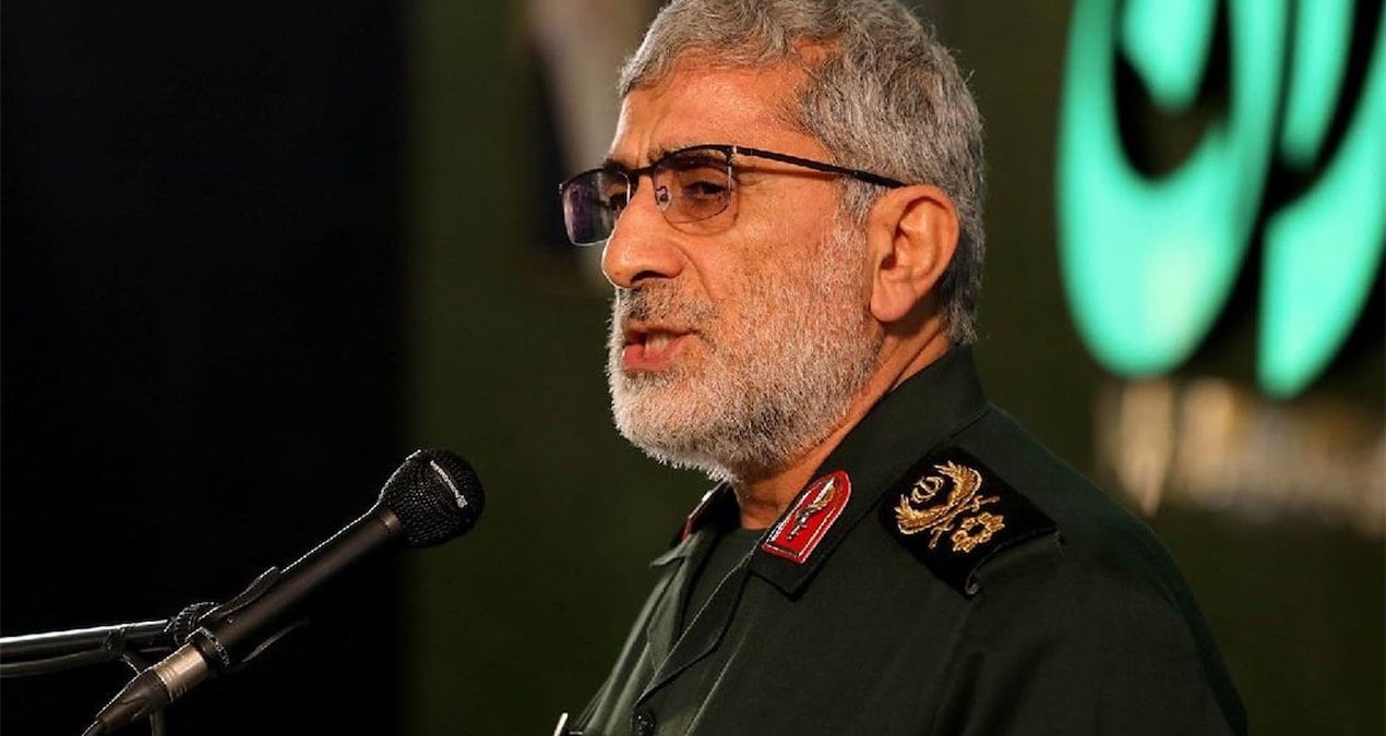 Bütün saldırılardan sağ çıkıyor! İran’ı satan adam bu mu?