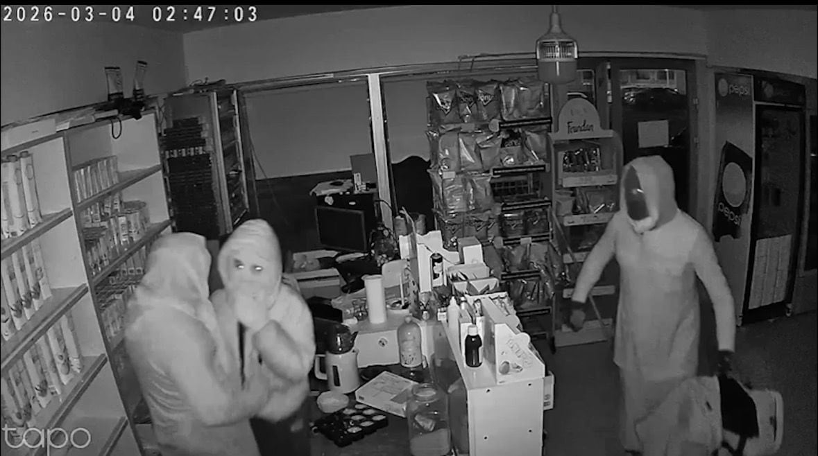 Kadın kıyafetli hırsızlar, 600 saatlik kamera kaydı incelenerek yakalandı