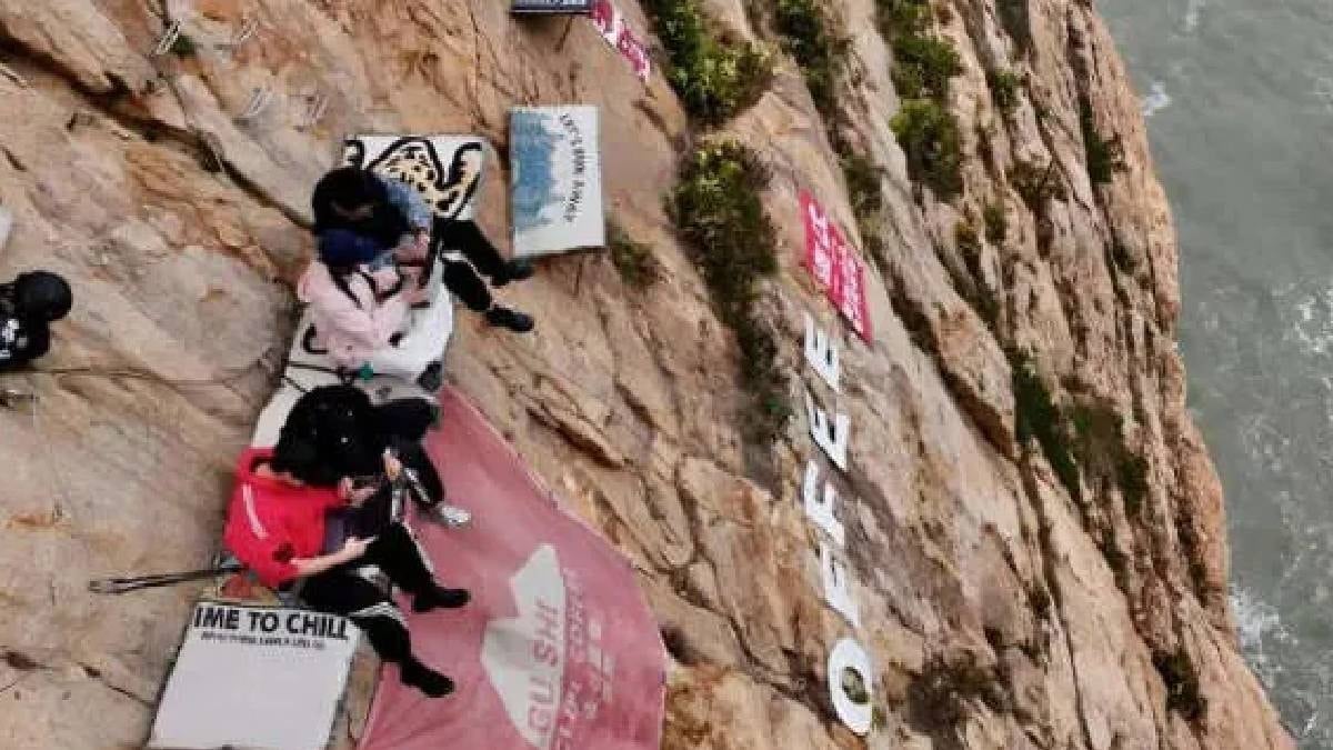 Dünyanın en tehlikeli kafesi: Tam 60 metre yükseklikte asılı duruyor