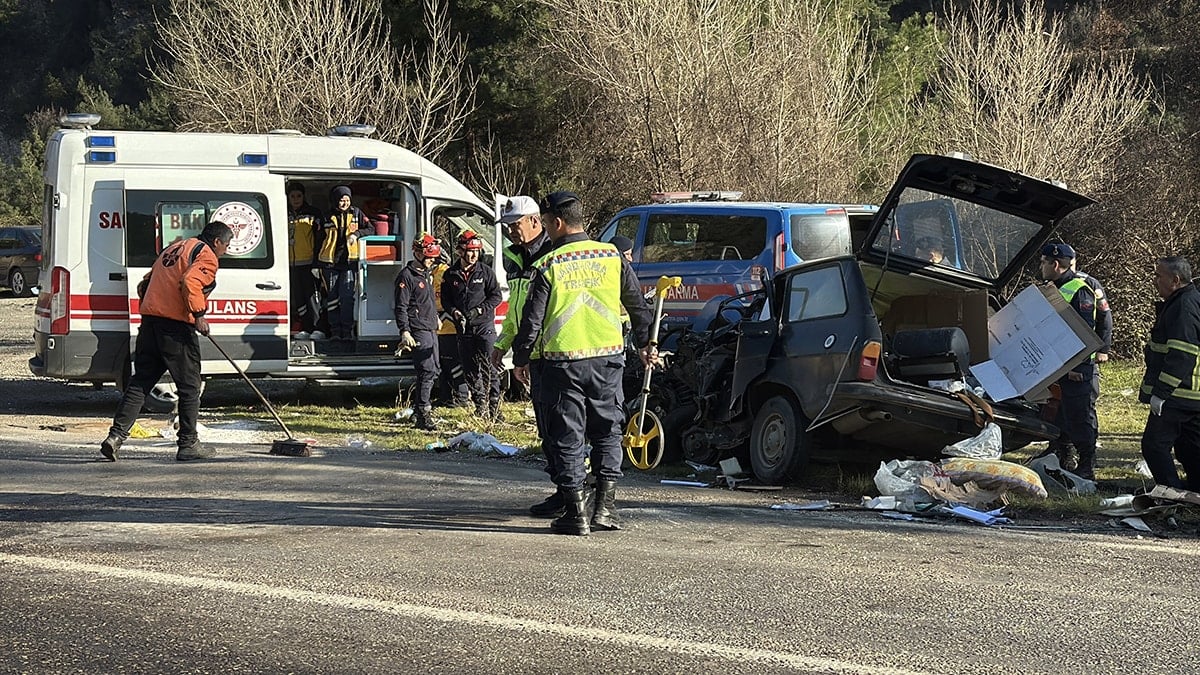 Kamyonla otomobil çarpıştı: 1 ölü, 5 yaralı