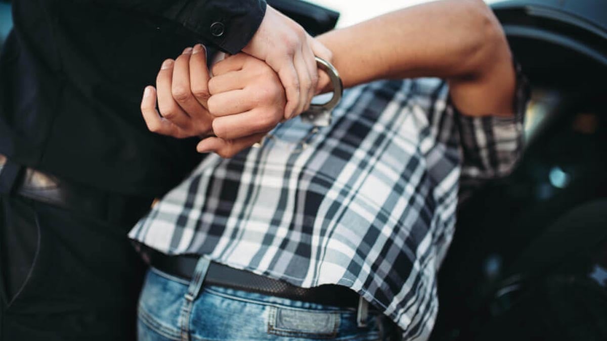 Sultanbeyli'de uyuşturucu ticareti yaptığı belirlenen 3 şüpheliden biri tutuklandı