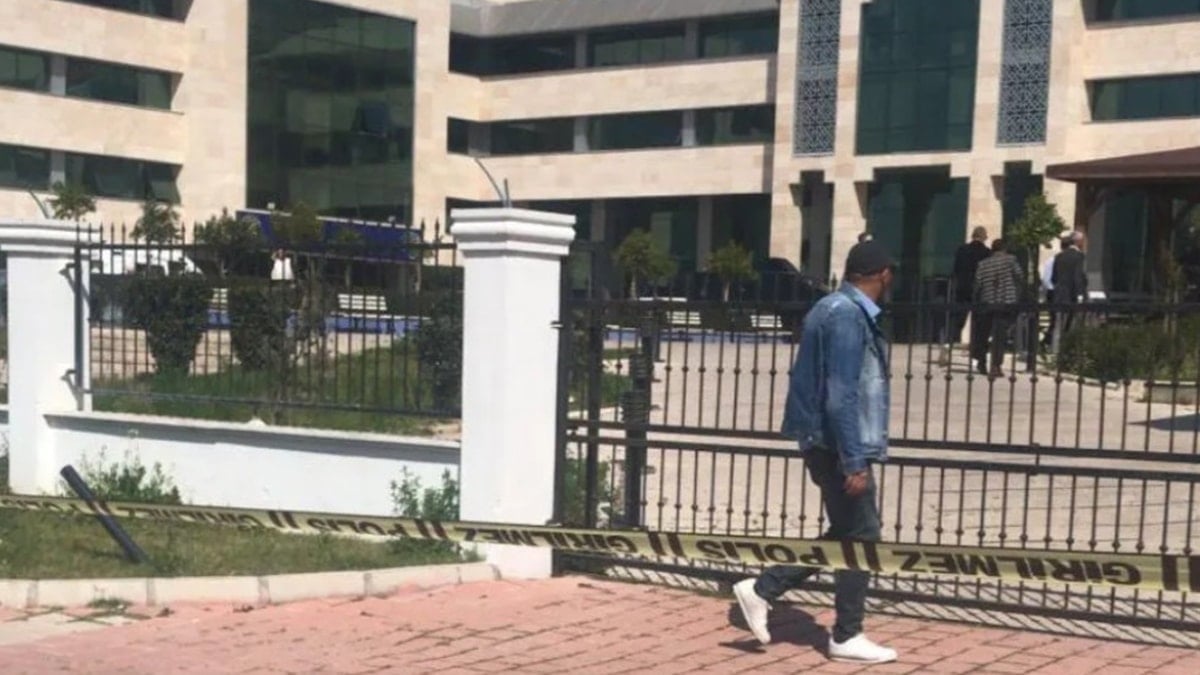 Kaymakamlıkta silah sesleri! Bina boşaltıldı