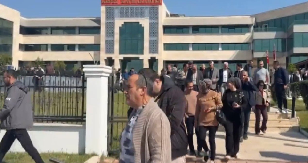 SON DAKİKA | Antalya'da kaymakamlıkta silah sesleri! Bina boşaltıldı