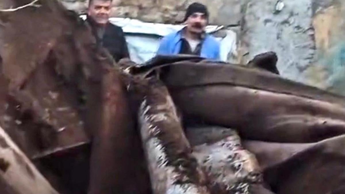 Kars’ta ahır çöktü, çoban son anda kurtuldu