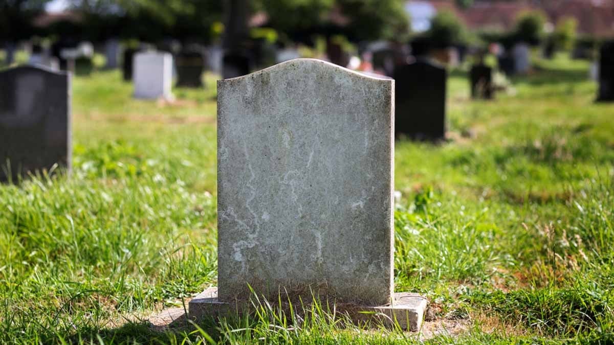 61 yıllık mezar açıldı, içeriden çıkanı görenler dondu kaldı: Bu bir lanet