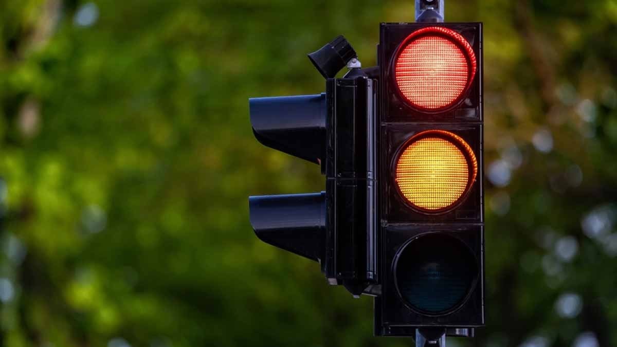 Trafik ışıklarına 'beyaz' renk ekleniyor! İşte anlamı