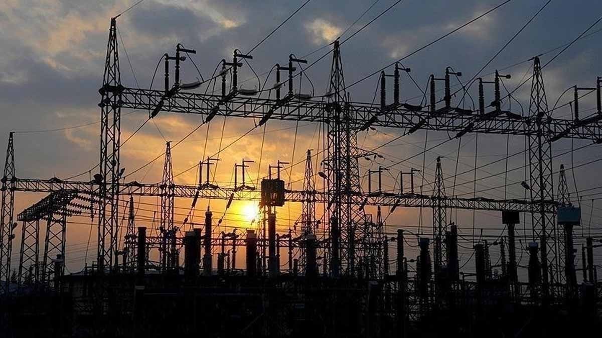 Enerji o kadar fazla ki evlere bedava elektrik dağıtmaya başladılar!