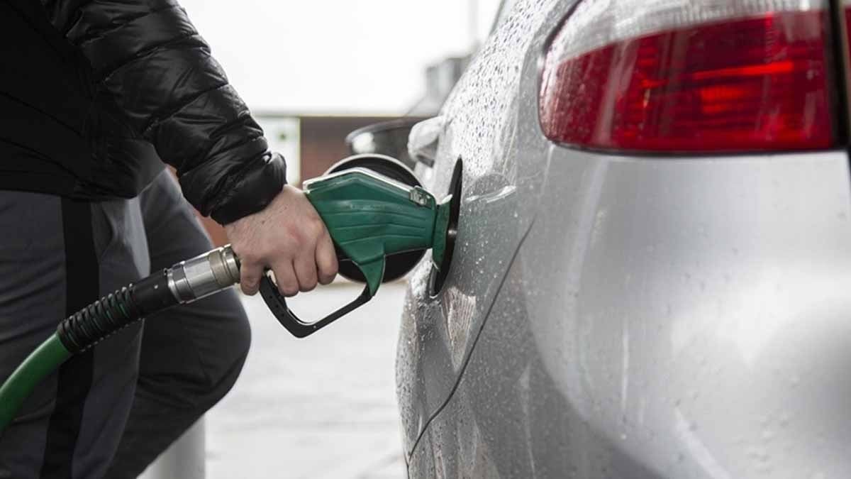 Dizel fiyatı 2 katına çıkınca hükümet düğmeye bastı:  Fiyatlar 1 gecede yüzde 26 düştü