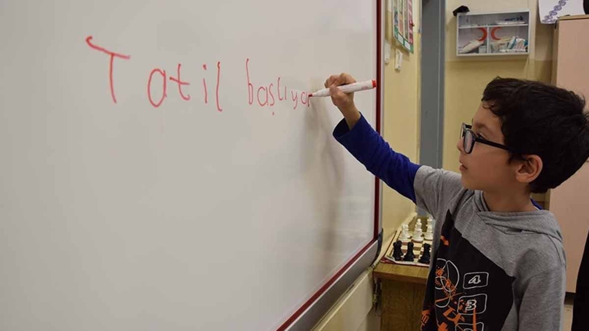 Bayram tatili ne zaman, 2. dönem ara tatil bayramla birleşecek mi 2026?