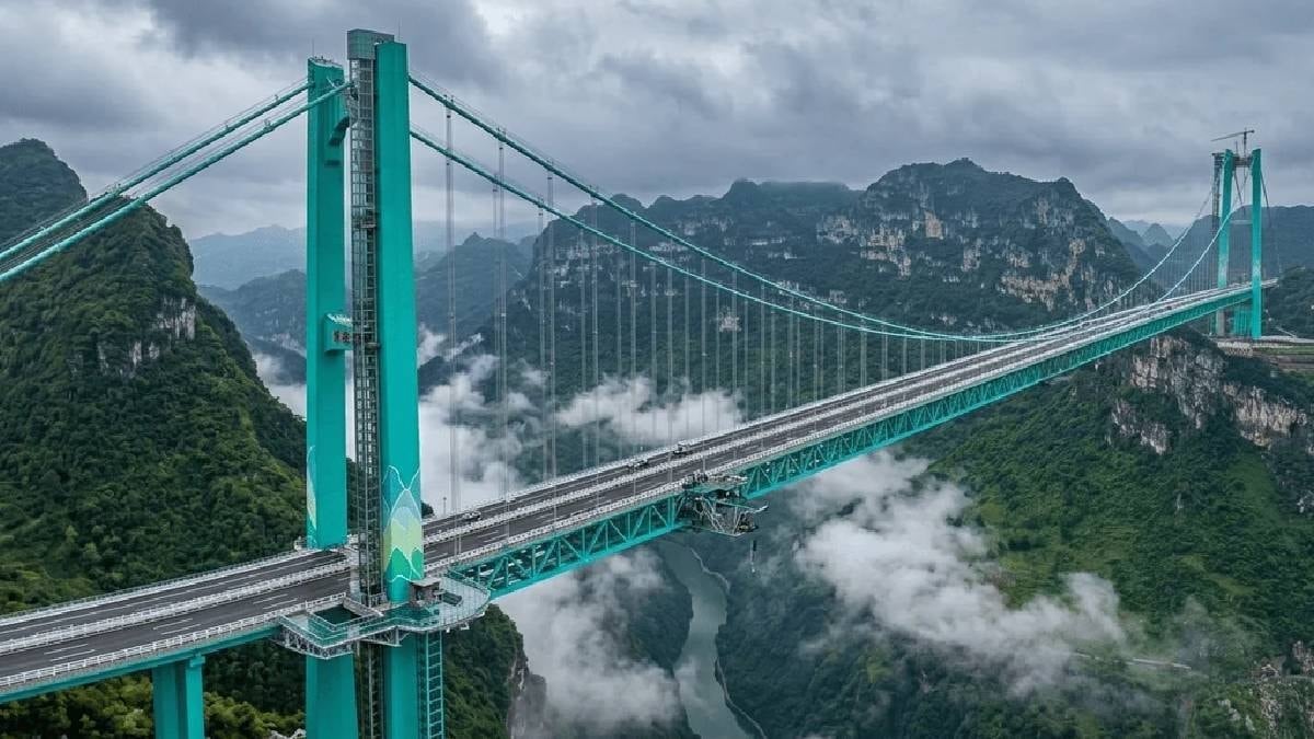 2 saatlik yol 2 dakikaya indi: Dünyanın en yüksek köprüsü açıldı