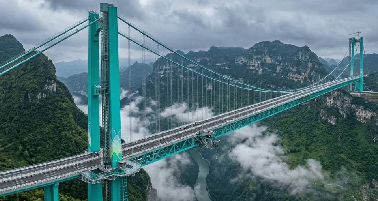 2 saatlik yol 2 dakikaya indi: Dünyanın en yüksek köprüsü açıldı