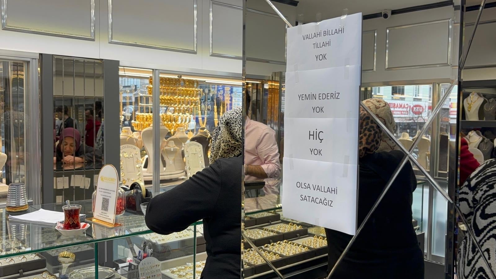 Esnaf altın düşünce isyan etti: 'Vallahi billahi tillahi yok' yazısı astı