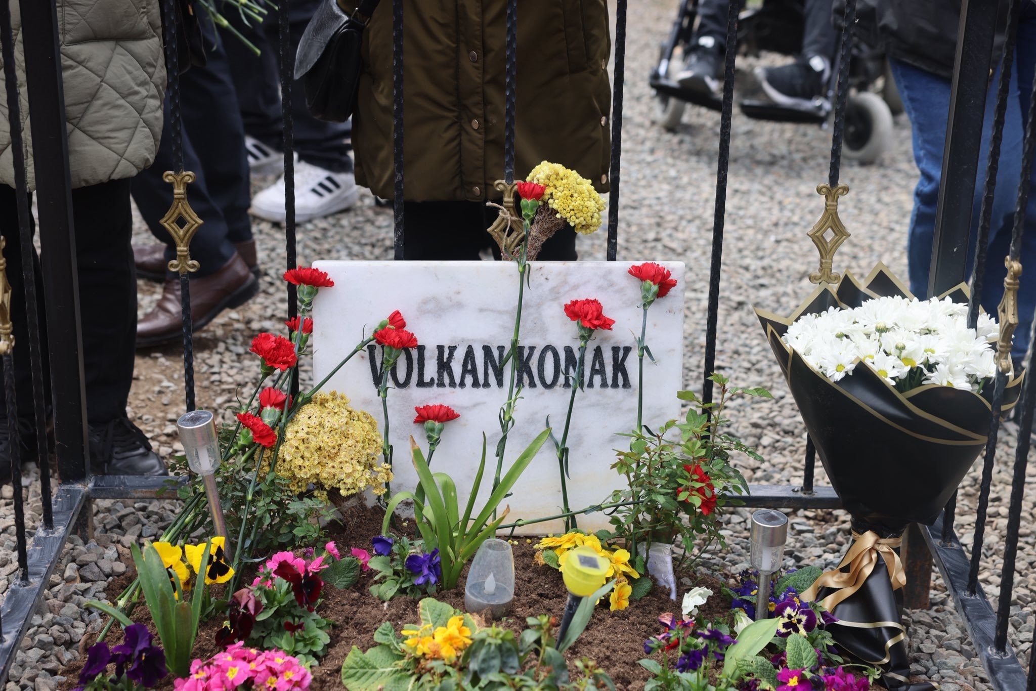 ''ONSUZ DÜNYANIN RENKLERİ SOLDU''