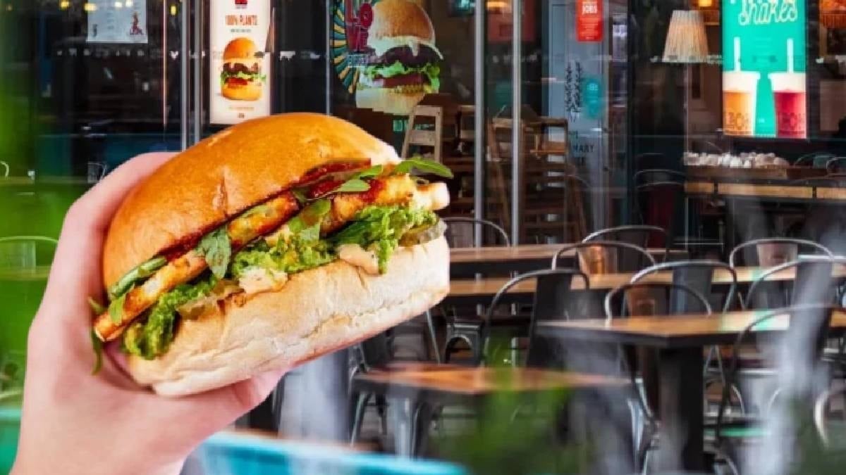 Ünlü restoran zincirini fareler bastı: Apar topar kapatıldı