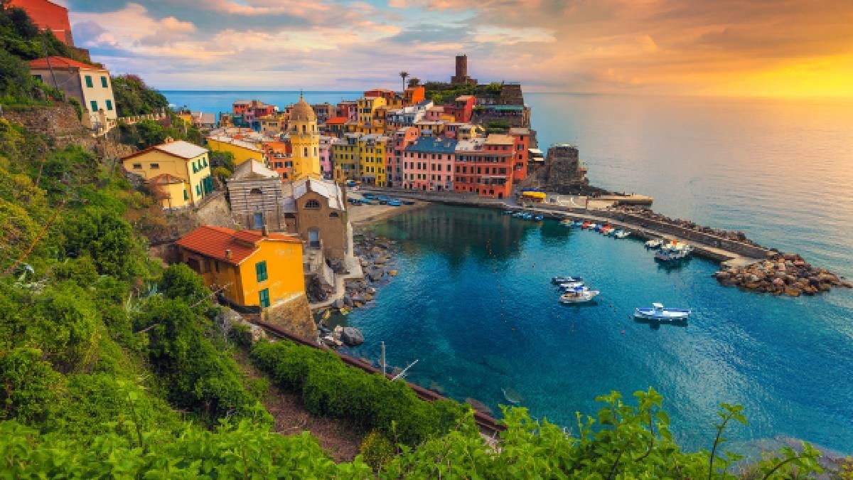 Avrupa'nın göbeğinde evler 51 liraya satılıyor: Hem deniz hem dağ manzaralı