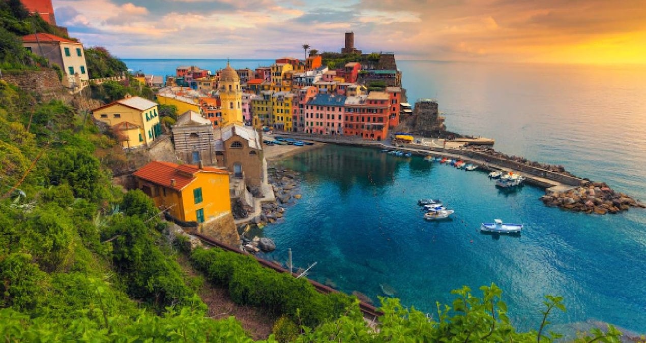 Avrupa'nın göbeğinde evler 51 liraya satılıyor: Hem deniz hem dağ manzaralı