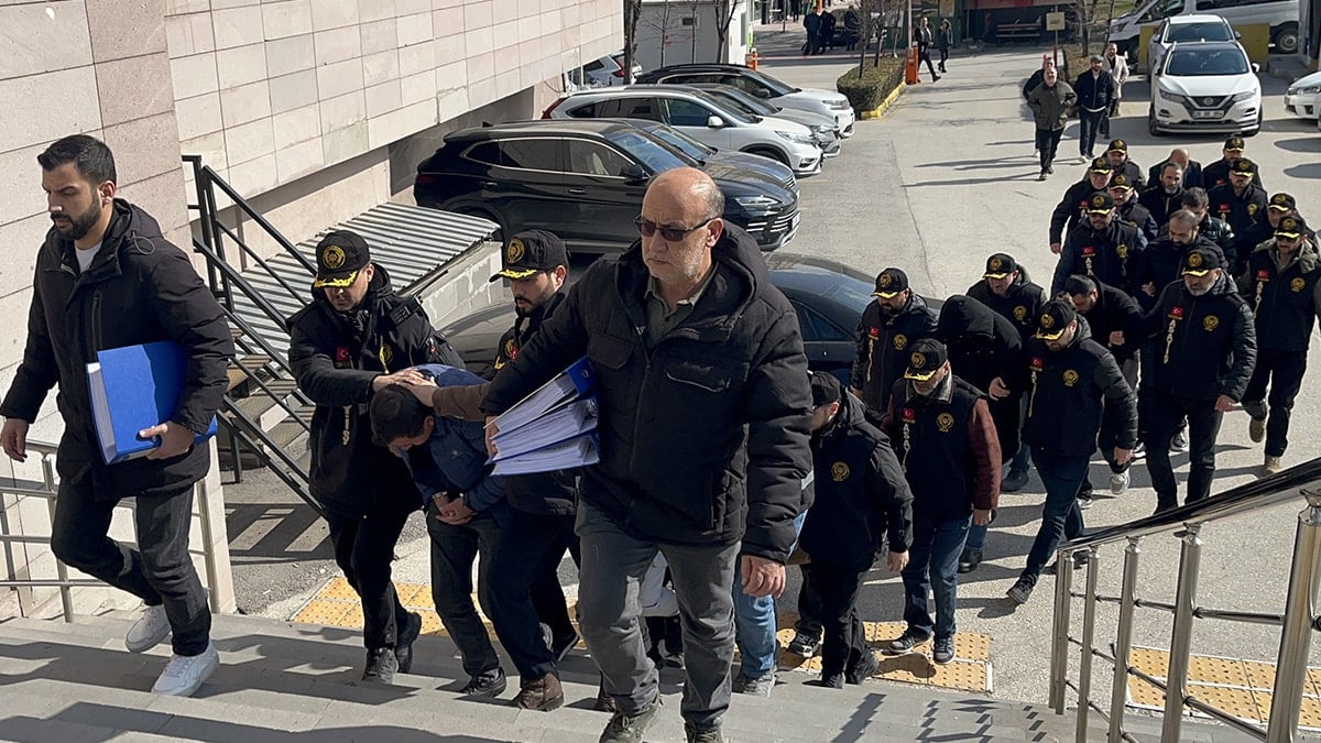 Lüks araçları parçalayıp sattıkları iddiasıyla 11 zanlı yakalandı