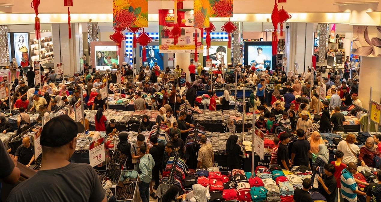 Dev giyim mağazasında iflas paniği! Ürünler yok pahasına satılıyor