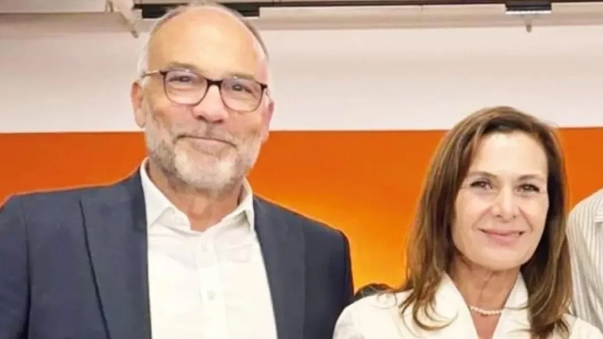 40 yıllık dostluk aşka dönüştü: WhatsApp'ta başlayan aşkta itiraf