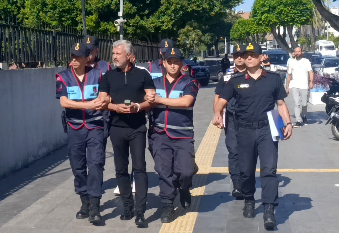 Manavgat Belediyesi'ne yeni dalga operasyon: 36 kişi gözaltında