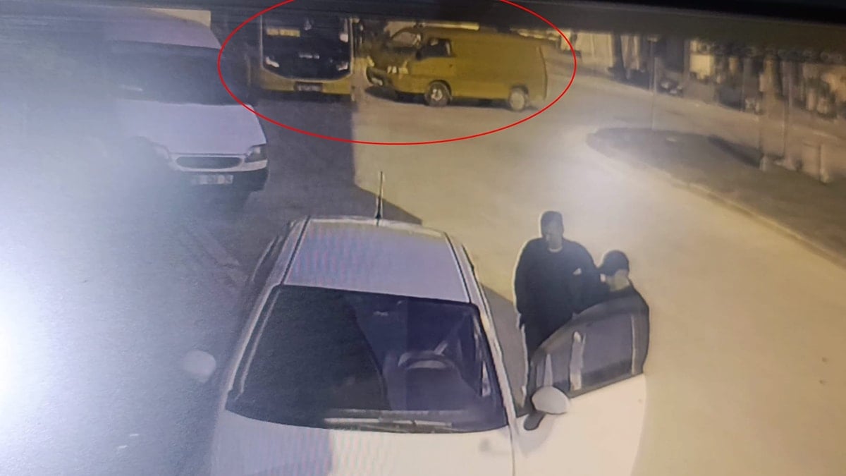 Minibüs özel halk otobüsüne çarptı