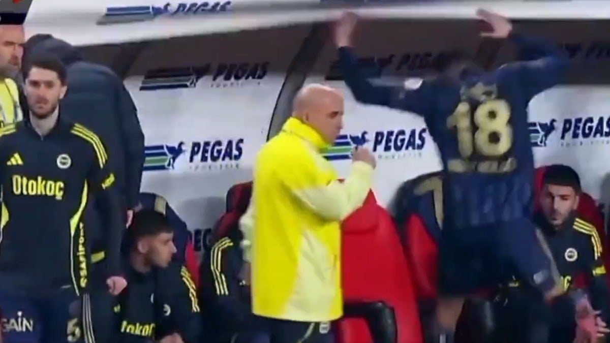 F.Bahçeli futbolcu öfkeden çılgına döndü! Flaş tepki