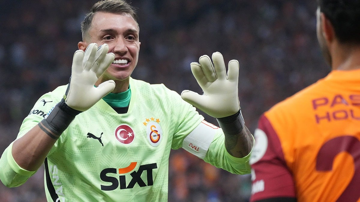 Muslera Türkiye'ye geri dönecek