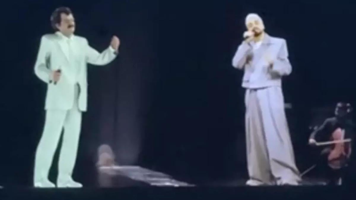 Sefo sahnede Müslüm Gürses ile düet yaptı