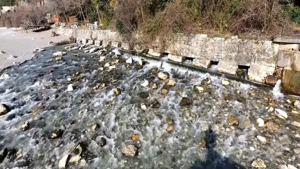 Dünyanın en kısa nehri burnumuzun dibine dökülüyor: Birkaç adımda bitiyor