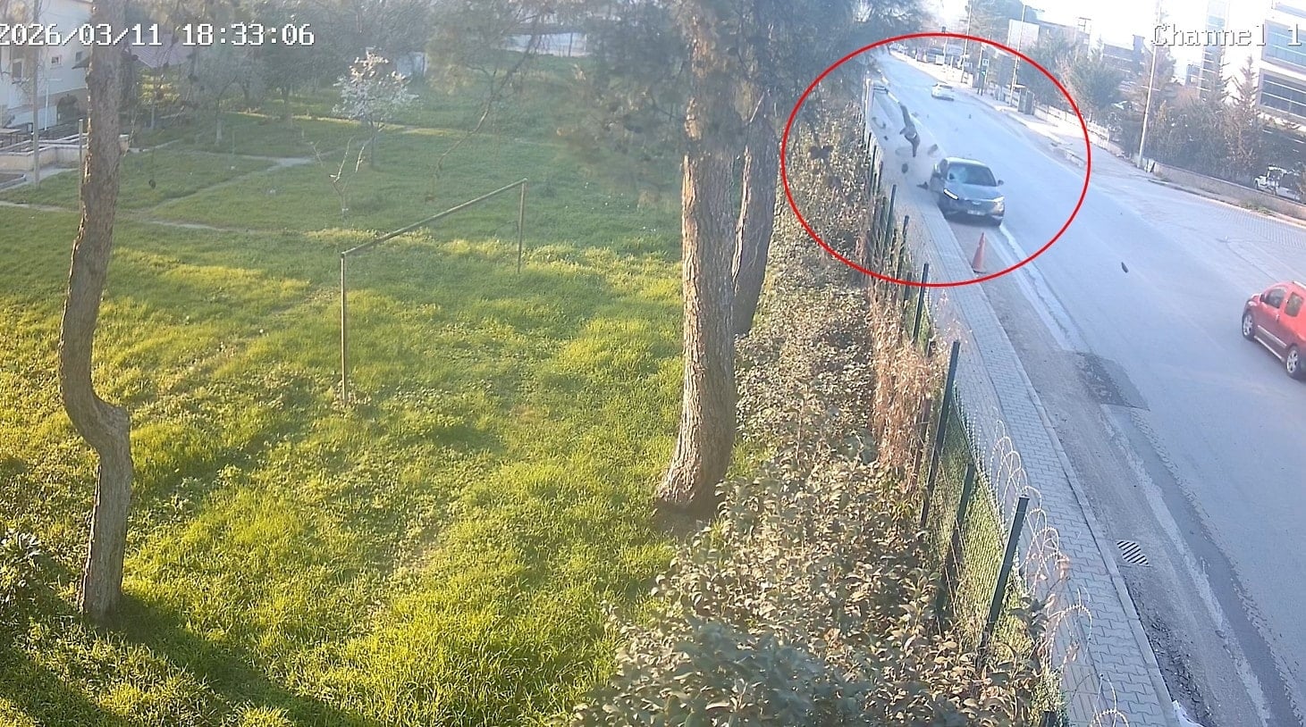 Bursa'da korkunç kaza: Yaşlı adam metrelerce savruldu