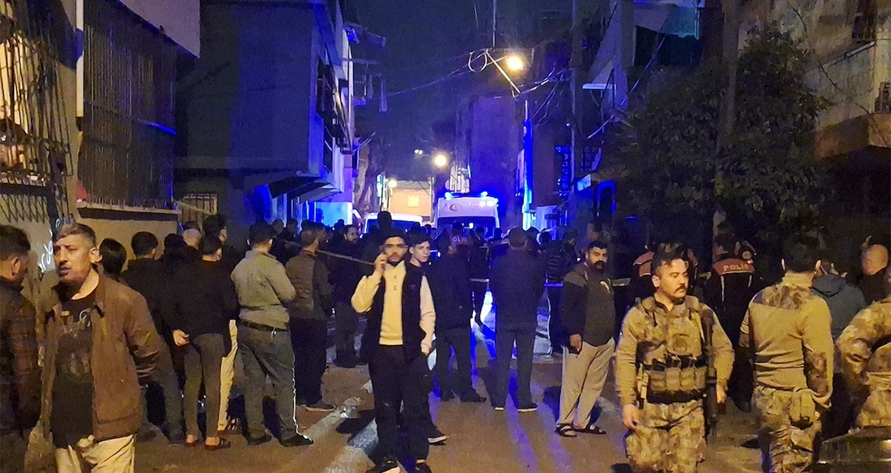 Mahalleyi sokağa döken patlama: Ölü ve yaralı var