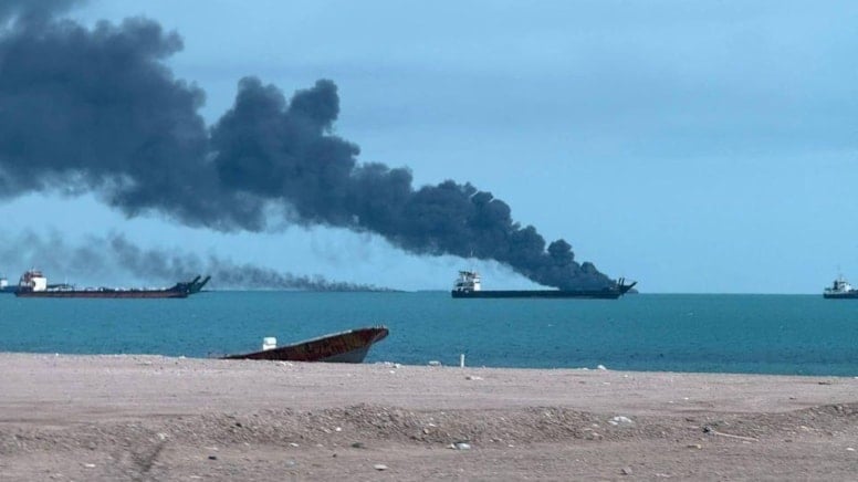 ABD Donanması Basra Körfezi'ndeki 3 İran gemisini vurdu