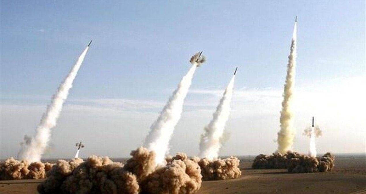 Dünya işi gücü bıraktı: Canlı yayında savaş izliyor