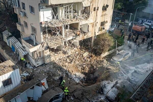 Tel-Aviv'i harap eden İran füzeleri, İsrailli milletvekilinin evini de vurdu