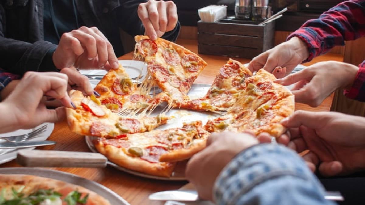 Türkiye'de de şubeleri olan pizza zinciri yüzlerce şubesini kapatıyor