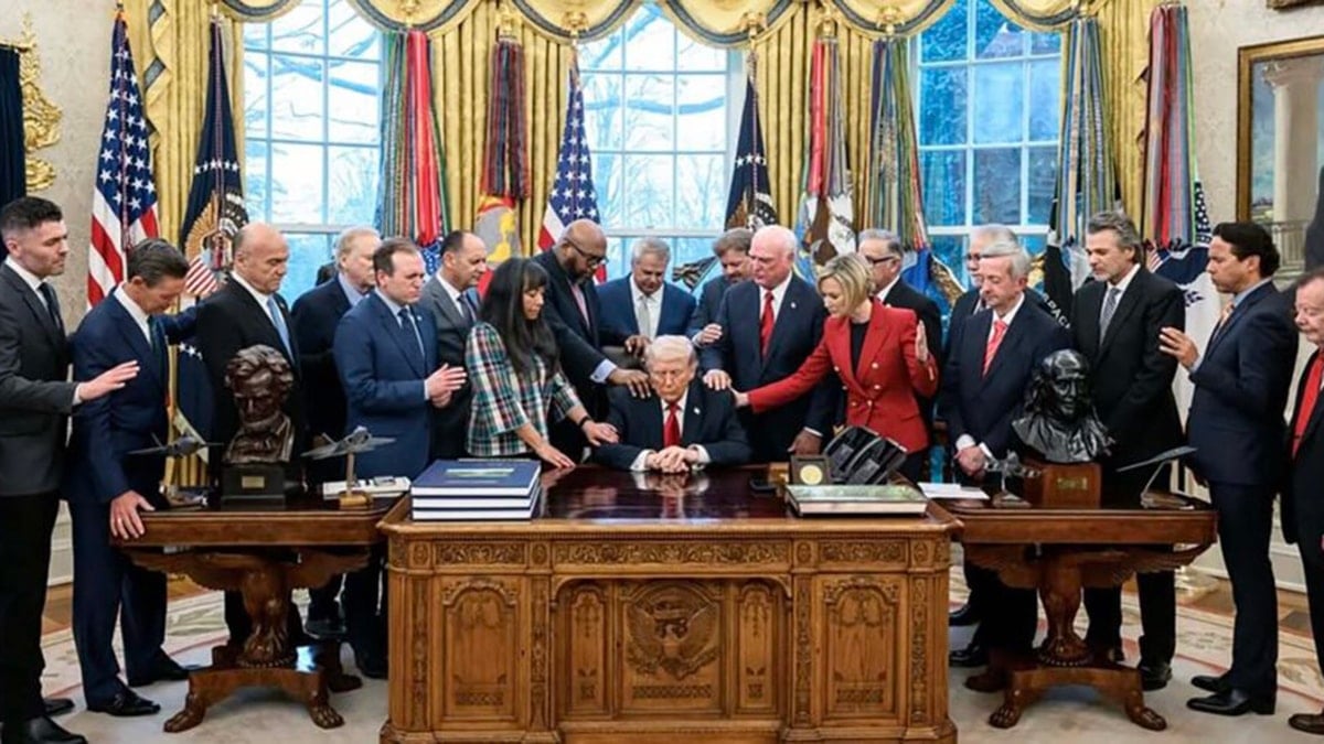 Trump’a dokunup dua ettiler