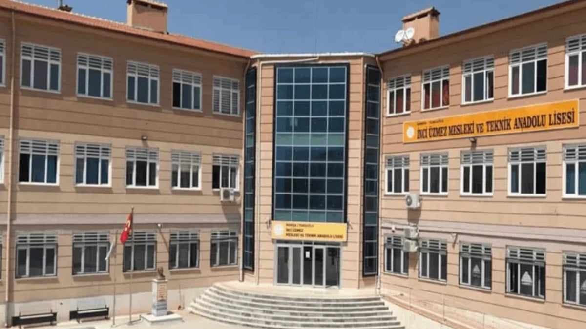 Öğrenciler dayanamayıp şikayet etmişti: Atatürk'e hakaret eden öğretmen tutuklandı