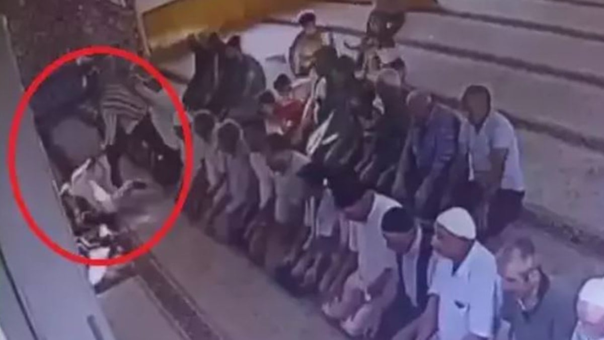 Camide namaz kılan komşusunu öldürdü: Mahkemeden tepki çeken karar