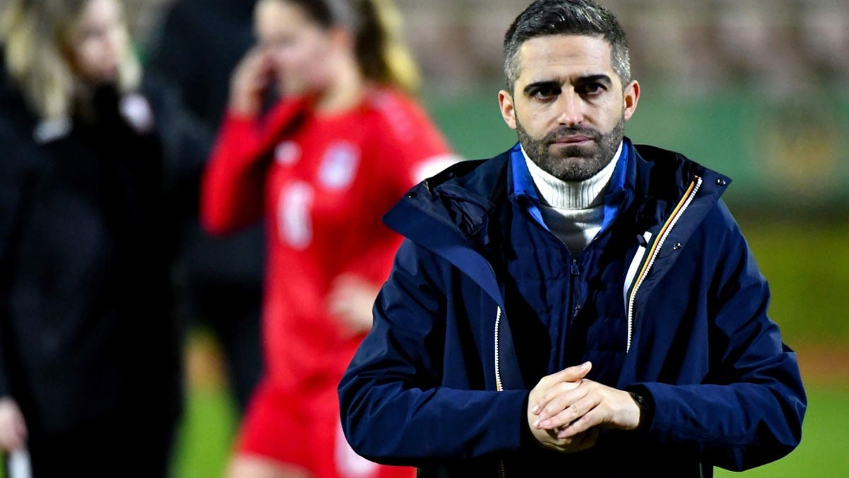 Kadın futbolculara attığı mesajlar teknik direktörün sonu oldu