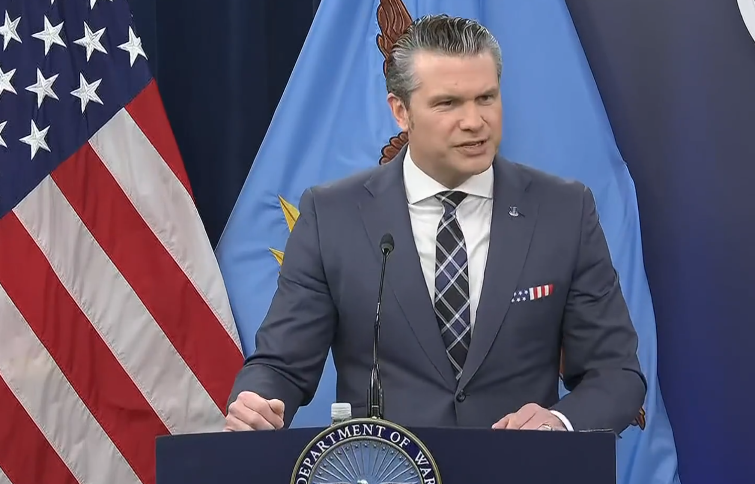 ABD Savunma Bakanı: 'İran'a havadan ölüm yağdırıyoruz'