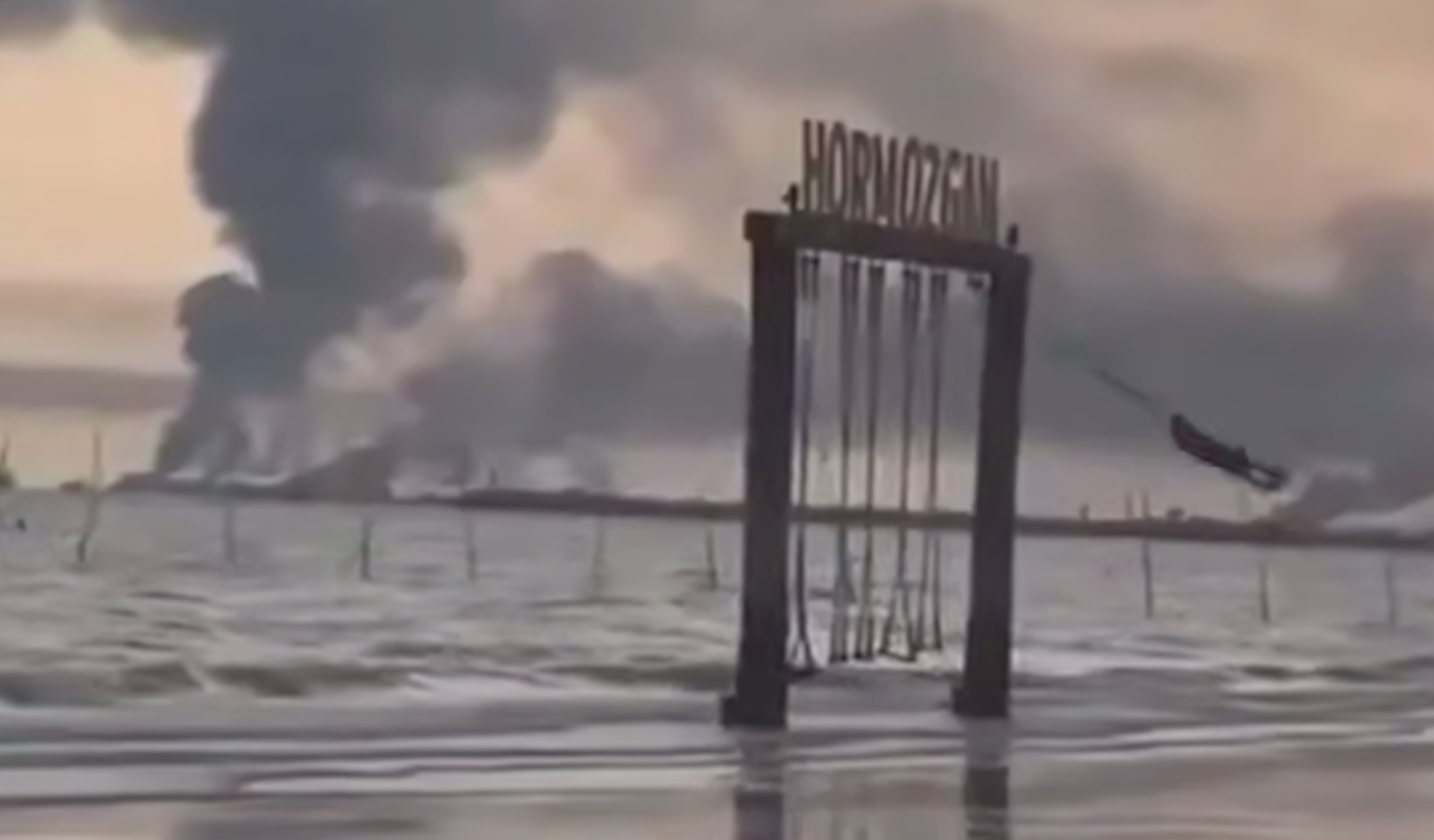 Bombardıman sırasında salıncakta sallanan kız çocuğunun videosu viral oldu