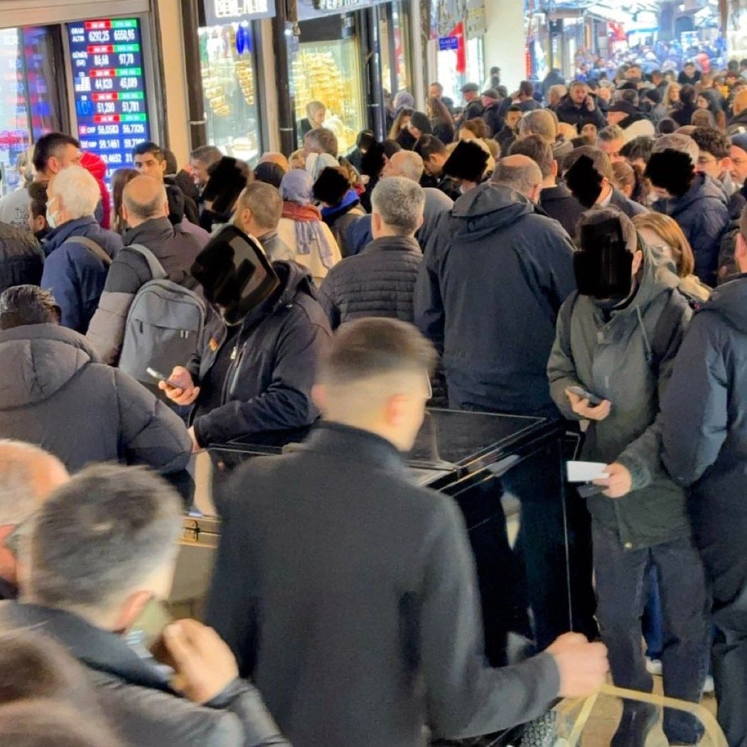 Kuyumcularda altın kalmadı: Dükkanların önü ana baba günü